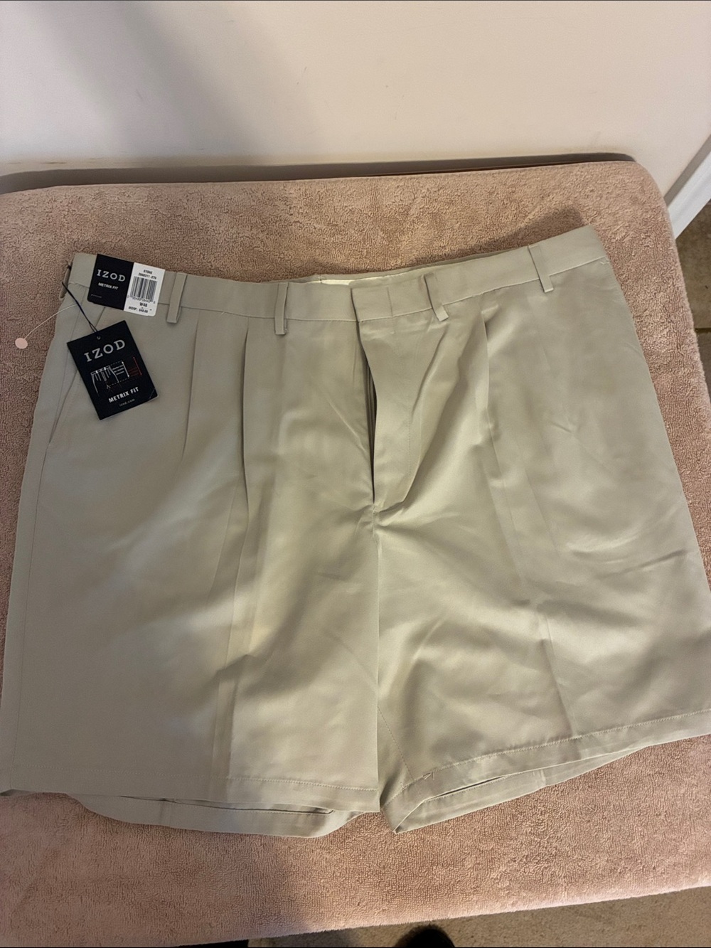 Men’s NWT 46W Izod Pleated Chino Shorts‎ in Khaki